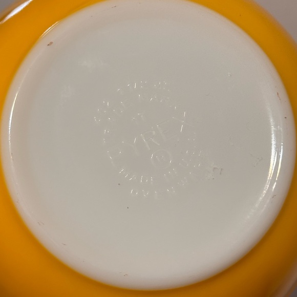 Vintage Pyrex Mixing Bowls – Yellow and Blue, Mid-Century Ovenware - Picture 6 of 8
